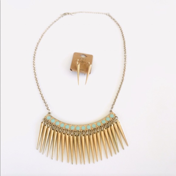 Mint green spiky gold statement necklace - Picture 2 of 8